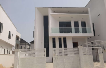 Execellent 5-Bedroom Fully Detached Duplex